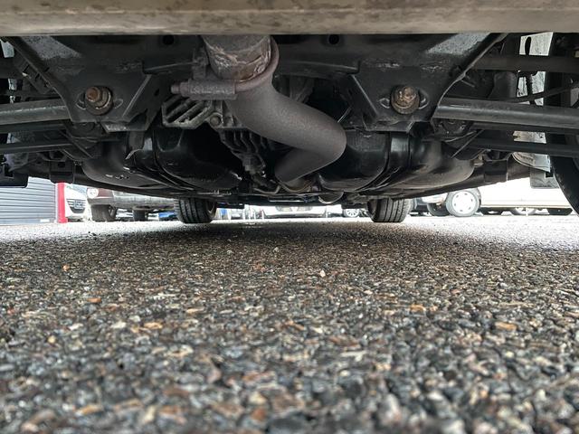 下回り・足回りの状態も錆や腐食等見受けれずとても綺麗な状態でございます♪当店は東北にお店を構えておりますが車両の下回りの状態は入念にチェックしておりますので安心してお買い求めくださいませ♪
