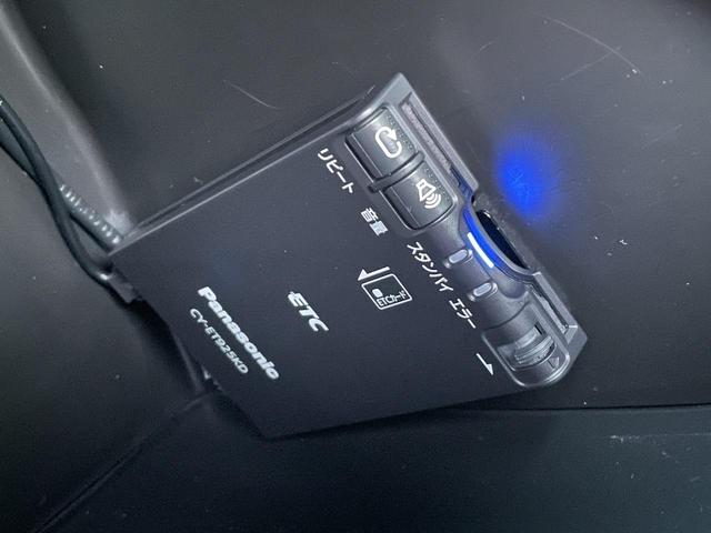 今では当たり前の装備になっているＥＴＣが最初から付いているのは嬉しいですね♪高速道路もスムーズに乗り降り出来ます♪購入後に取り付ける手間や費用が掛かる心配もありません♪