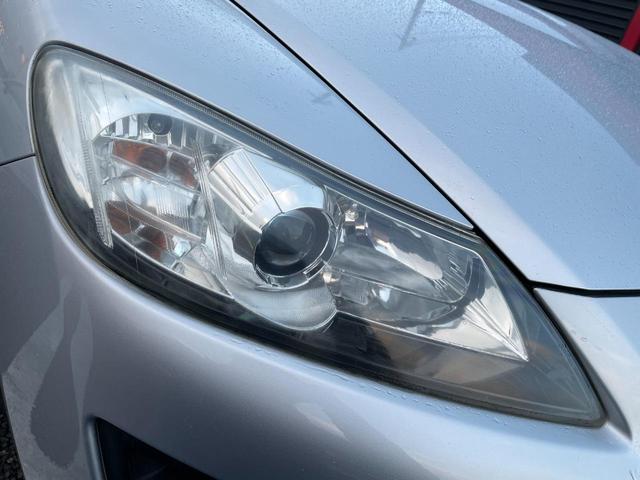 曇りやキズの少ないＨＩＤヘッドライトになっております♪ＨＩＤなので視認性も良く夜道を明るく照らしてくれます♪寿命も長くとても経済的です♪入庫時にヘッドライト丁寧に磨いておりピカピカの状態です♪