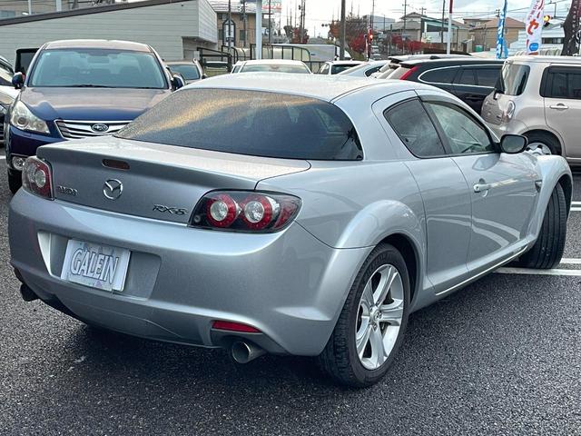 後期モデルでこのお値段♪後期型では大型化したフロントバンパーデザインやシャープなフェンダー、ＬＥＤテール等によりカッコよくなっております♪目立ったキズや凹みもなく、艶のあるキレイなボディです♪