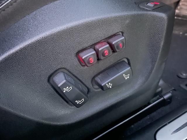 ジュリエッタ コンペティツィオーネ　記録簿１１枚／ハーフレザー／禁煙／ターボ／ナビ／バックカメラ／ＤＴＶ／Ｂｌｕｅｔｏｏｔｈ／ＥＴＣ／ＨＩＤ／オートライト／障害物センサー／キーレス／シートヒーター／電動シート／パドルシフト／ＡＡＣ／ＡＷ（12枚目）