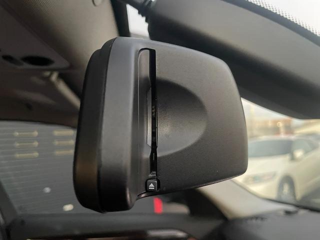 今では当たり前の装備になっているＥＴＣが最初から付いているのは嬉しいですね♪高速道路もスムーズに乗り降り出来ます♪購入後に取り付ける手間や費用が掛かる心配もありません♪