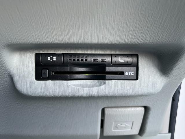 プリウス Ｓ　検・２年／ナビ／Ｂカメ／ＴＶ／ＥＴＣ／禁煙／Ｓキー／ＤＶＤ再生／ＡＵＸ接続端子／オートエアコン／プッシュスタート／Ｆフォグランプ／Ｄバイザー／Ｍウィンカー／Ｔチェーン／ドアバイザー／純正鍛造１５ＡＷ（10枚目）