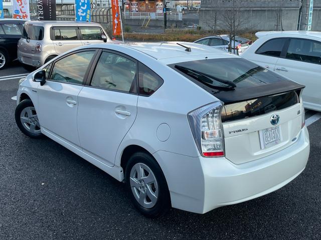 プリウス Ｓ　検・２年／ナビ／Ｂカメ／ＴＶ／ＥＴＣ／禁煙／Ｓキー／ＤＶＤ再生／ＡＵＸ接続端子／オートエアコン／プッシュスタート／Ｆフォグランプ／Ｄバイザー／Ｍウィンカー／Ｔチェーン／ドアバイザー／純正鍛造１５ＡＷ（14枚目）