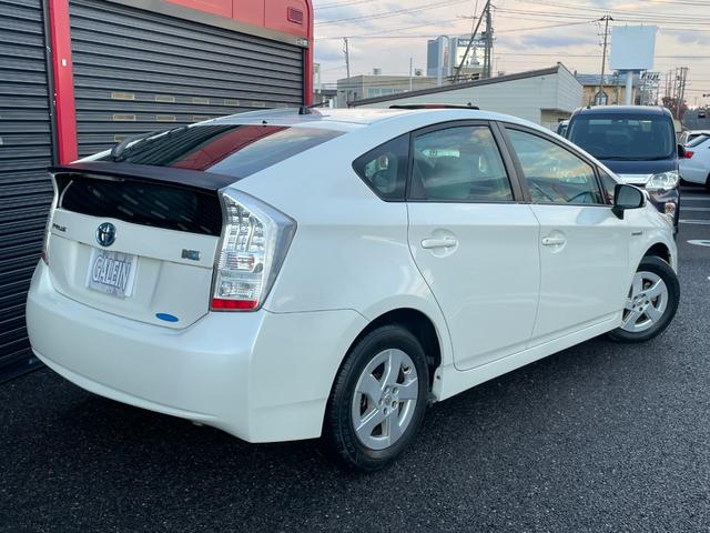 プリウス Ｓ　検・２年／ナビ／Ｂカメ／ＴＶ／ＥＴＣ／禁煙／Ｓキー／ＤＶＤ再生／ＡＵＸ接続端子／オートエアコン／プッシュスタート／Ｆフォグランプ／Ｄバイザー／Ｍウィンカー／Ｔチェーン／ドアバイザー／純正鍛造１５ＡＷ（15枚目）