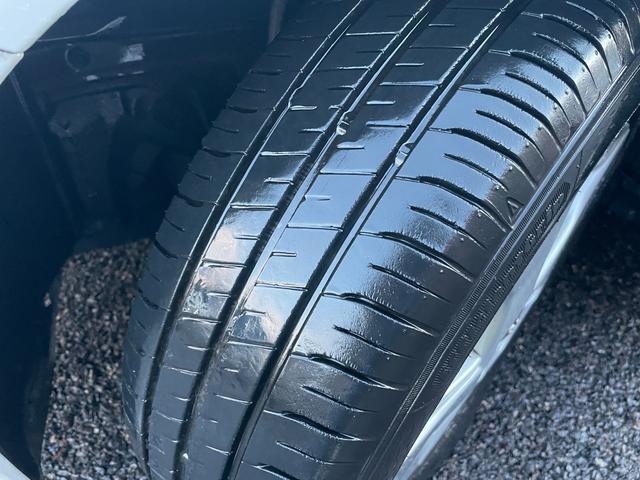 プリウス Ｓ　検・２年／ナビ／Ｂカメ／ＴＶ／ＥＴＣ／禁煙／Ｓキー／ＤＶＤ再生／ＡＵＸ接続端子／オートエアコン／プッシュスタート／Ｆフォグランプ／Ｄバイザー／Ｍウィンカー／Ｔチェーン／ドアバイザー／純正鍛造１５ＡＷ（20枚目）