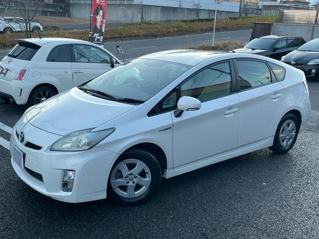 プリウス Ｓ　検・２年／ナビ／Ｂカメ／ＴＶ／ＥＴＣ／禁煙／Ｓキー／ＤＶＤ再生／ＡＵＸ接続端子／オートエアコン／プッシュスタート／Ｆフォグランプ／Ｄバイザー／Ｍウィンカー／Ｔチェーン／ドアバイザー／純正鍛造１５ＡＷ（26枚目）