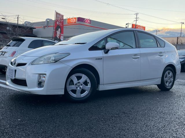 プリウス Ｓ　検・２年／ナビ／Ｂカメ／ＴＶ／ＥＴＣ／禁煙／Ｓキー／ＤＶＤ再生／ＡＵＸ接続端子／オートエアコン／プッシュスタート／Ｆフォグランプ／Ｄバイザー／Ｍウィンカー／Ｔチェーン／ドアバイザー／純正鍛造１５ＡＷ（28枚目）