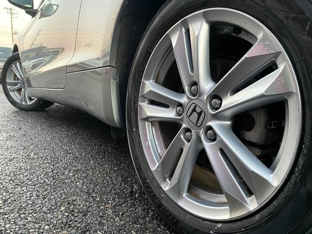 CR-Z α 禁煙車/ETC/HID/オートライト/クルーズコントロール/スマートキー/パドルシフト/オートAC/CDオーディオ/ミラーウィンカー/プライバシーガラス/フォグ/純正アルミ/シートリフター/Tチェーン(23枚目)