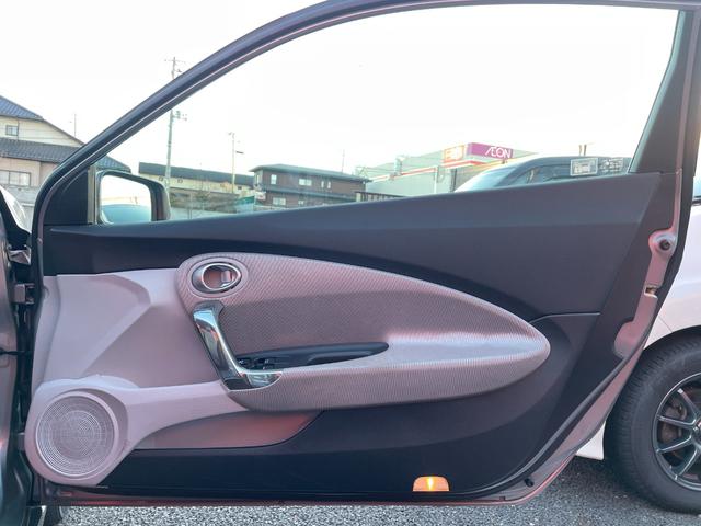 CR-Z α 禁煙車/ETC/HID/オートライト/クルーズコントロール/スマートキー/パドルシフト/オートAC/CDオーディオ/ミラーウィンカー/プライバシーガラス/フォグ/純正アルミ/シートリフター/Tチェーン(50枚目)