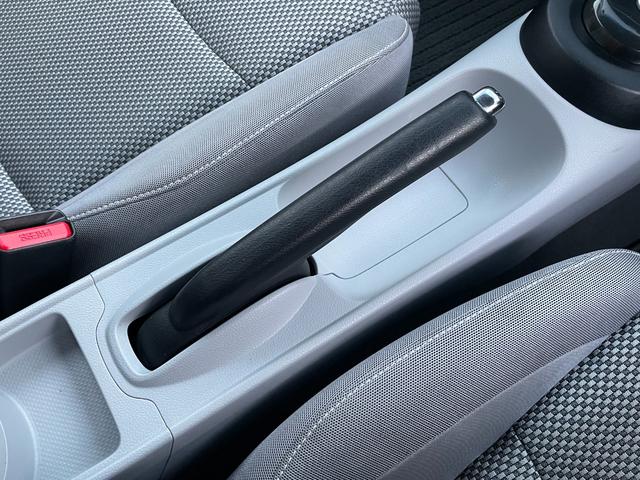 CR-Z α 禁煙車/ETC/HID/オートライト/クルーズコントロール/スマートキー/パドルシフト/オートAC/CDオーディオ/ミラーウィンカー/プライバシーガラス/フォグ/純正アルミ/シートリフター/Tチェーン(76枚目)