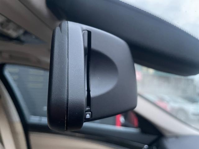 5シリーズ 523iツーリング 禁煙車/サンルーフ/本革シート/ナビ/バックカメラ/テレビ/ETC/HID/オートライト/スマートキー/クルコン/ドラレコ/障害物センサー/電動シート/シートヒーター/CD&DVD/Mサーバー/純AW(14枚目)