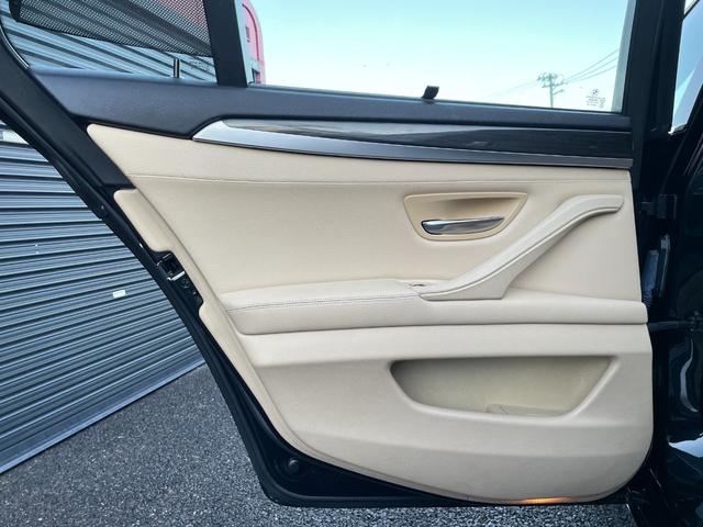 5シリーズ 523iツーリング 禁煙車/サンルーフ/本革シート/ナビ/バックカメラ/テレビ/ETC/HID/オートライト/スマートキー/クルコン/ドラレコ/障害物センサー/電動シート/シートヒーター/CD&DVD/Mサーバー/純AW(50枚目)