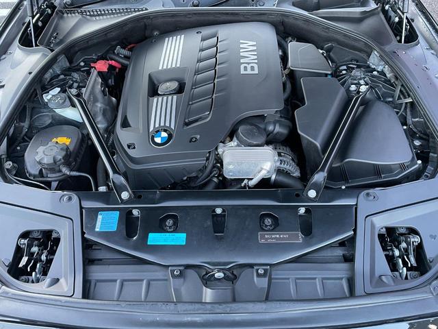 5シリーズ 523iツーリング 禁煙車/サンルーフ/本革シート/ナビ/バックカメラ/テレビ/ETC/HID/オートライト/スマートキー/クルコン/ドラレコ/障害物センサー/電動シート/シートヒーター/CD&DVD/Mサーバー/純AW(54枚目)