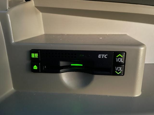 エスティマ ２．４アエラス　Ｇエディション　後席モニター／両側パワスラ／ナビ／バックカメラ／フルセグＴＶ／ＢＴ接続／ＥＴＣ／ＨＩＤ／Ａライト／スマキー／クルコン／オットマン／ＣＤ＆ＤＶＤ／ＭＴモ－ド／オ－トＡＣ／Ｄバイザ－／フォグ／ＰＶ窓／ＡＷ（13枚目）