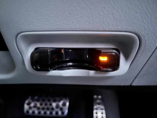 今では当たり前の装備になっているＥＴＣが最初から付いているのは嬉しいですね♪高速道路もスムーズに乗り降り出来ます♪購入後に取り付ける手間や費用が掛かる心配もありません♪