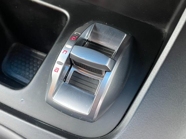 ジュリエッタ クラシカ　レザーシート／禁煙車／ターボ／関東仕入／ＨＩＤ／オートライト／障害物センサー／キーレス／電動シート／シートヒーター／パドルシフト／オートエアコン／フォグ／純正アルミホイール／電格ミラー／ＤＮＡシステム（72枚目）