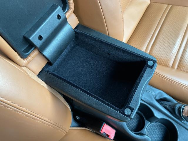 ジュリエッタ クラシカ　レザーシート／禁煙車／ターボ／関東仕入／ＨＩＤ／オートライト／障害物センサー／キーレス／電動シート／シートヒーター／パドルシフト／オートエアコン／フォグ／純正アルミホイール／電格ミラー／ＤＮＡシステム（77枚目）