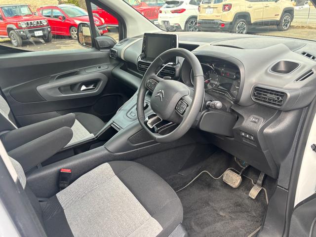 ベルランゴ マックス ブルーHDi リフトアップ BFGoodrichホワイトレタータイヤ ワンオーナー 禁煙車 パノラミックルーフ 両側スライドドア ETC フロントグリル・エンブレムブラックアウト ミシュランスタッドレス付(2枚目)