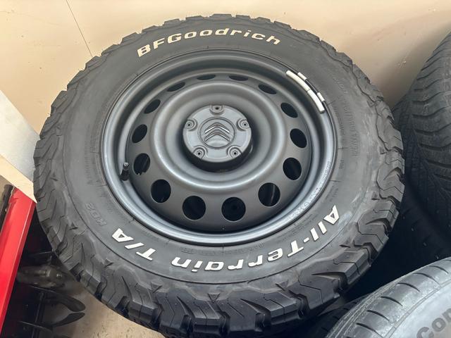 ベルランゴ マックス ブルーHDi リフトアップ BFGoodrichホワイトレタータイヤ ワンオーナー 禁煙車 パノラミックルーフ 両側スライドドア ETC フロントグリル・エンブレムブラックアウト ミシュランスタッドレス付(4枚目)