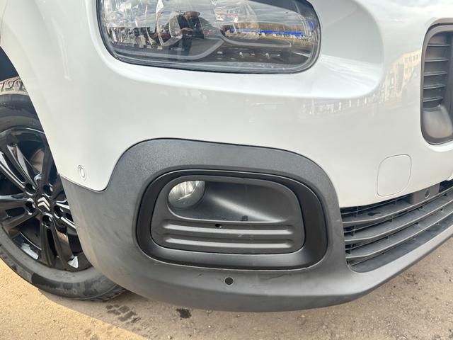 ベルランゴ マックス ブルーHDi リフトアップ BFGoodrichホワイトレタータイヤ ワンオーナー 禁煙車 パノラミックルーフ 両側スライドドア ETC フロントグリル・エンブレムブラックアウト ミシュランスタッドレス付(6枚目)