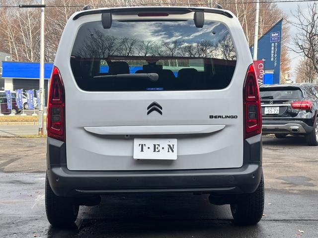 ベルランゴ マックス ブルーHDi リフトアップ BFGoodrichホワイトレタータイヤ ワンオーナー 禁煙車 パノラミックルーフ 両側スライドドア ETC フロントグリル・エンブレムブラックアウト ミシュランスタッドレス付(12枚目)