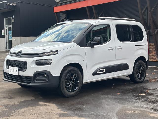 ベルランゴ マックス ブルーHDi リフトアップ BFGoodrichホワイトレタータイヤ ワンオーナー 禁煙車 パノラミックルーフ 両側スライドドア ETC フロントグリル・エンブレムブラックアウト ミシュランスタッドレス付(15枚目)