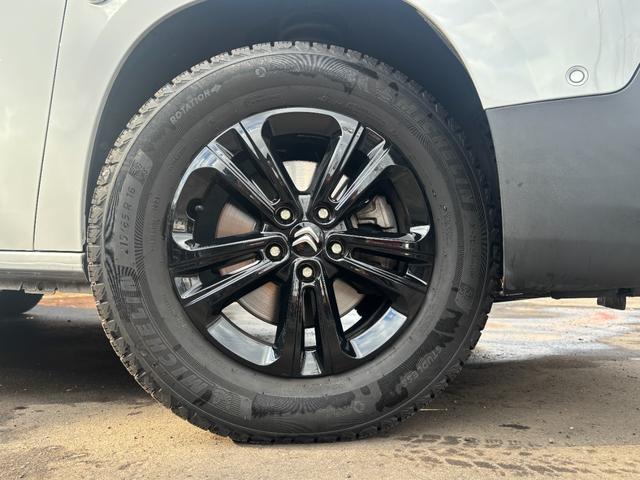 ベルランゴ マックス ブルーHDi リフトアップ BFGoodrichホワイトレタータイヤ ワンオーナー 禁煙車 パノラミックルーフ 両側スライドドア ETC フロントグリル・エンブレムブラックアウト ミシュランスタッドレス付(17枚目)