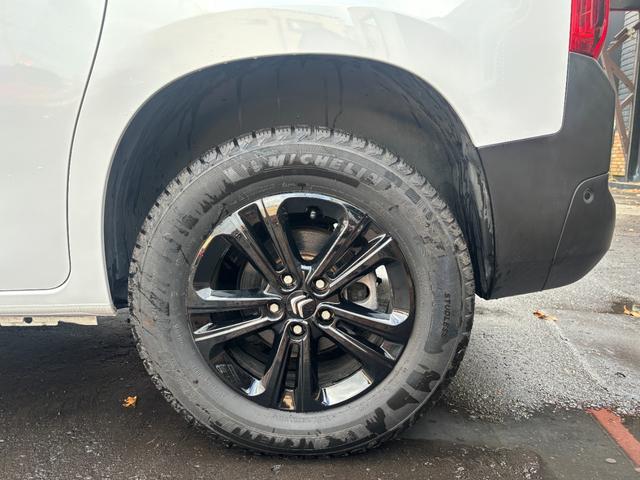 ベルランゴ マックス ブルーHDi リフトアップ BFGoodrichホワイトレタータイヤ ワンオーナー 禁煙車 パノラミックルーフ 両側スライドドア ETC フロントグリル・エンブレムブラックアウト ミシュランスタッドレス付(18枚目)