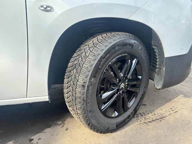 ベルランゴ マックス ブルーHDi リフトアップ BFGoodrichホワイトレタータイヤ ワンオーナー 禁煙車 パノラミックルーフ 両側スライドドア ETC フロントグリル・エンブレムブラックアウト ミシュランスタッドレス付(19枚目)