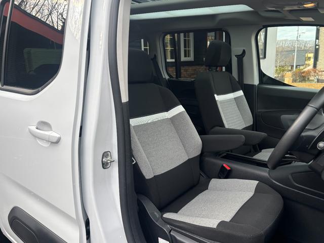 ベルランゴ マックス ブルーHDi リフトアップ BFGoodrichホワイトレタータイヤ ワンオーナー 禁煙車 パノラミックルーフ 両側スライドドア ETC フロントグリル・エンブレムブラックアウト ミシュランスタッドレス付(29枚目)