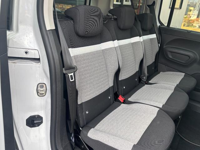 ベルランゴ マックス ブルーHDi リフトアップ BFGoodrichホワイトレタータイヤ ワンオーナー 禁煙車 パノラミックルーフ 両側スライドドア ETC フロントグリル・エンブレムブラックアウト ミシュランスタッドレス付(35枚目)