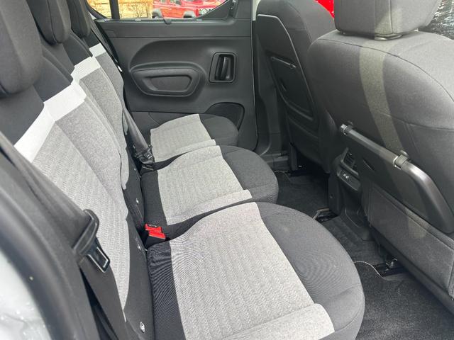 ベルランゴ マックス ブルーHDi リフトアップ BFGoodrichホワイトレタータイヤ ワンオーナー 禁煙車 パノラミックルーフ 両側スライドドア ETC フロントグリル・エンブレムブラックアウト ミシュランスタッドレス付(37枚目)