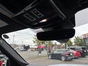 後続車のヘッドライトの明るさを抑制する自動防眩ミラーです。