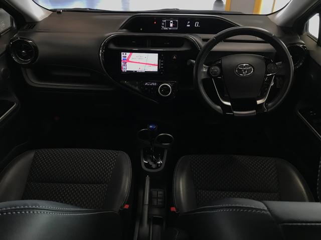 アクア クロスオーバー 社外ナビ フルセグTV Bluetoothオーディオ CD DVD バックカメラ オートLEDヘッドライト 衝突軽減ブレーキ 車線逸脱 スマートキー 純正16インチアルミ ETC(3枚目)