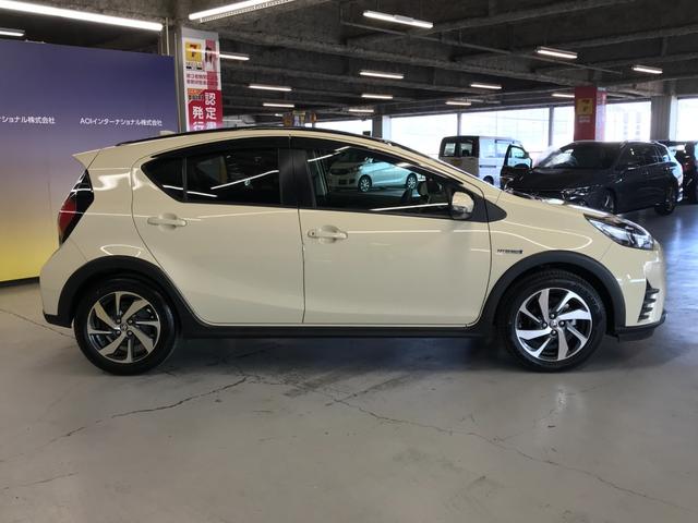 アクア クロスオーバー 社外ナビ フルセグTV Bluetoothオーディオ CD DVD バックカメラ オートLEDヘッドライト 衝突軽減ブレーキ 車線逸脱 スマートキー 純正16インチアルミ ETC(7枚目)