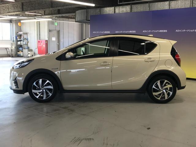 アクア クロスオーバー 社外ナビ フルセグTV Bluetoothオーディオ CD DVD バックカメラ オートLEDヘッドライト 衝突軽減ブレーキ 車線逸脱 スマートキー 純正16インチアルミ ETC(8枚目)