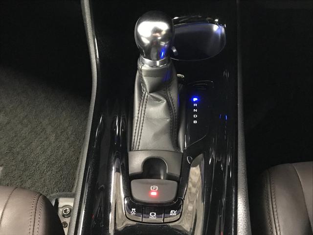 エンジンルーム、室内、クリーニング済みです。屋内展示場にて展示中☆車両品質には自信がございます！ぜひ一度ご来店ください！！