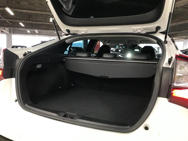 プリウス Ｓツーリングセレクション・ブラックエディション　８インチナビ付きディスプレイオーディオ　フルセグＴＶ　ＢＴ　ＵＳＢ　ＥＴＣ２．０　ＬＥＤオートライト　バックカメラ　セーフティセンス　ブラックルーフレール　ブラックドアミラー　前後ソナー　追従クルコン（25枚目）