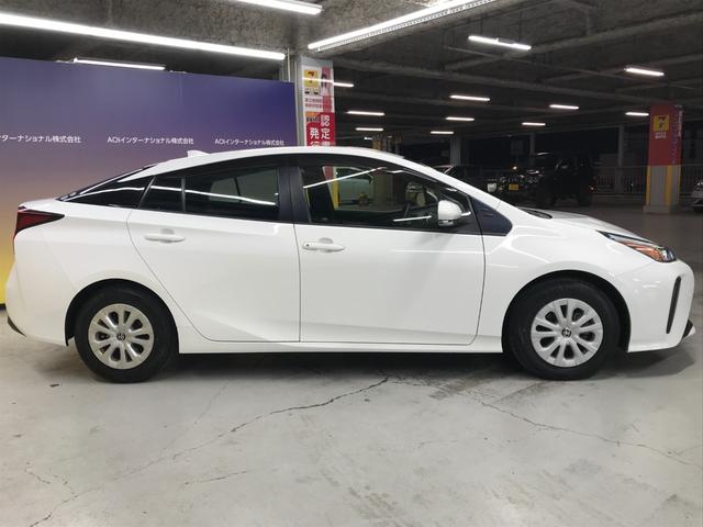 プリウス Ｓ　ＢＴ　オートＬＥＤ　スマートキー　フロントＤレコ　衝突軽減ブレーキ　車線逸脱防止システム　先行車発進抑制機能　オートマチックハイビーム　バックカメラ（9枚目）