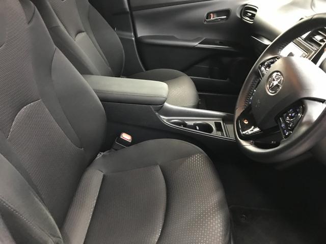 プリウス Ｓ　ＢＴ　オートＬＥＤ　スマートキー　フロントＤレコ　衝突軽減ブレーキ　車線逸脱防止システム　先行車発進抑制機能　オートマチックハイビーム　バックカメラ（16枚目）