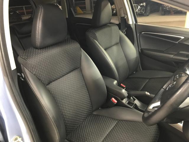 フィットハイブリッド Ｌパッケージ　インターナビセット／純正ナビ／バックカメラ／フルセグＴＶ／ＣＤ／ＤＶＤ／ＢＴオーディオ／ＵＳＢ／ＨＤＭＩ／社外ＨＫＳマフラー／衝突軽減ブレーキ／前方ドラレコ／クルコン／合皮コンビシート／ＥＴＣ（13枚目）