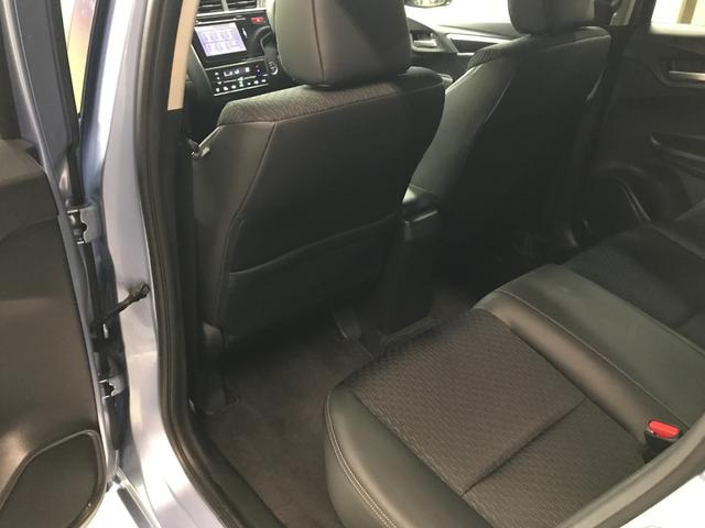 フィットハイブリッド Ｌパッケージ　インターナビセット／純正ナビ／バックカメラ／フルセグＴＶ／ＣＤ／ＤＶＤ／ＢＴオーディオ／ＵＳＢ／ＨＤＭＩ／社外ＨＫＳマフラー／衝突軽減ブレーキ／前方ドラレコ／クルコン／合皮コンビシート／ＥＴＣ（19枚目）