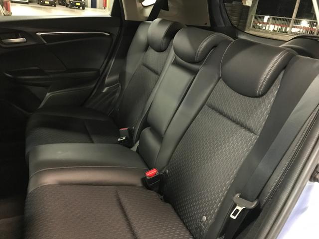 フィットハイブリッド Ｌパッケージ　インターナビセット／純正ナビ／バックカメラ／フルセグＴＶ／ＣＤ／ＤＶＤ／ＢＴオーディオ／ＵＳＢ／ＨＤＭＩ／社外ＨＫＳマフラー／衝突軽減ブレーキ／前方ドラレコ／クルコン／合皮コンビシート／ＥＴＣ（20枚目）