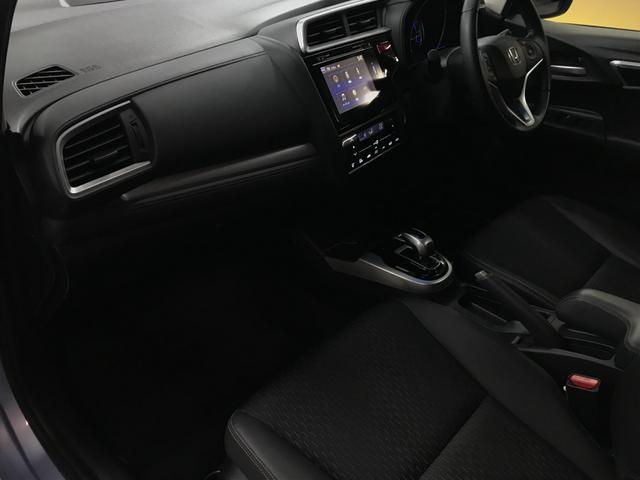 フィットハイブリッド Ｌパッケージ　インターナビセット／純正ナビ／バックカメラ／フルセグＴＶ／ＣＤ／ＤＶＤ／ＢＴオーディオ／ＵＳＢ／ＨＤＭＩ／社外ＨＫＳマフラー／衝突軽減ブレーキ／前方ドラレコ／クルコン／合皮コンビシート／ＥＴＣ（21枚目）