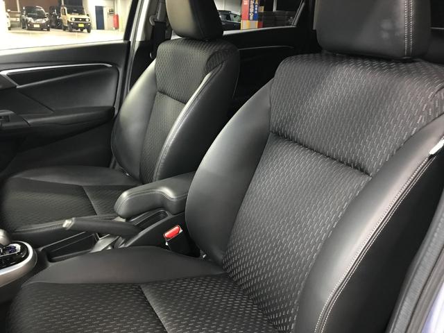 フィットハイブリッド Ｌパッケージ　インターナビセット／純正ナビ／バックカメラ／フルセグＴＶ／ＣＤ／ＤＶＤ／ＢＴオーディオ／ＵＳＢ／ＨＤＭＩ／社外ＨＫＳマフラー／衝突軽減ブレーキ／前方ドラレコ／クルコン／合皮コンビシート／ＥＴＣ（22枚目）