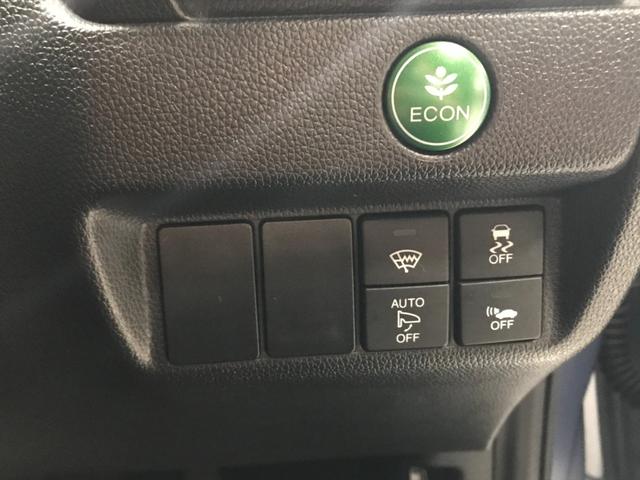 フィットハイブリッド Ｌパッケージ　インターナビセット／純正ナビ／バックカメラ／フルセグＴＶ／ＣＤ／ＤＶＤ／ＢＴオーディオ／ＵＳＢ／ＨＤＭＩ／社外ＨＫＳマフラー／衝突軽減ブレーキ／前方ドラレコ／クルコン／合皮コンビシート／ＥＴＣ（29枚目）