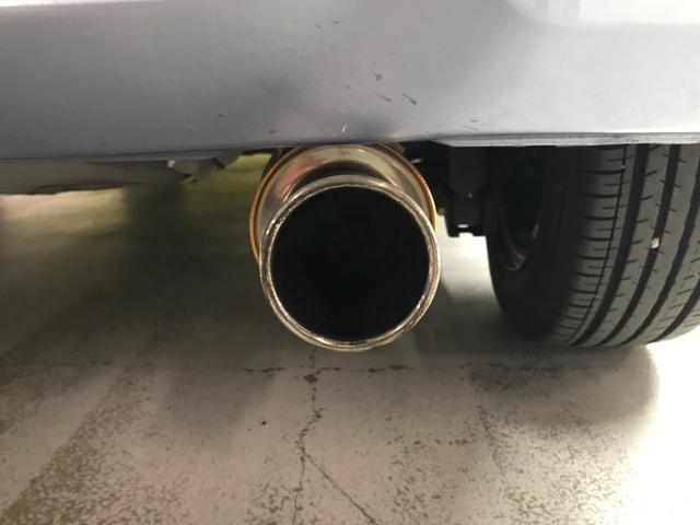 フィットハイブリッド Ｌパッケージ　インターナビセット／純正ナビ／バックカメラ／フルセグＴＶ／ＣＤ／ＤＶＤ／ＢＴオーディオ／ＵＳＢ／ＨＤＭＩ／社外ＨＫＳマフラー／衝突軽減ブレーキ／前方ドラレコ／クルコン／合皮コンビシート／ＥＴＣ（43枚目）