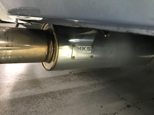 フィットハイブリッド Ｌパッケージ　インターナビセット／純正ナビ／バックカメラ／フルセグＴＶ／ＣＤ／ＤＶＤ／ＢＴオーディオ／ＵＳＢ／ＨＤＭＩ／社外ＨＫＳマフラー／衝突軽減ブレーキ／前方ドラレコ／クルコン／合皮コンビシート／ＥＴＣ（44枚目）