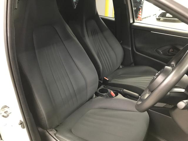 ヤリス X 4WD 社外メモリーナビ BTオーディオ バックカメラ ETC 衝突軽減ブレーキ車線逸脱防止システム 追従クルコン スマートキー オートハイビーム ABS 先行車発進お知らせ機能 USB(14枚目)